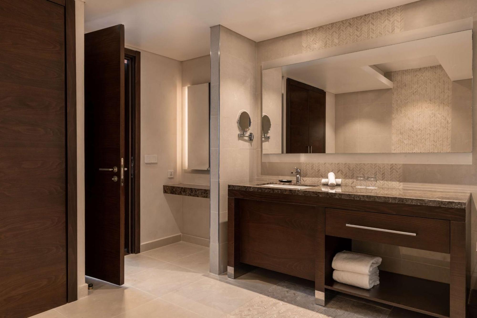 Executive Suite - Balcony and Ocean View